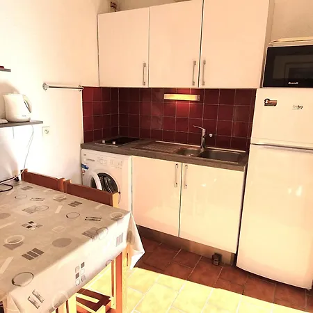 Apartment Avec Coin-nuit, Piscine, Terrasse Et Parking A Sainte-maxime, Proche Plages Et Commerces - Fr-1-780-74 *