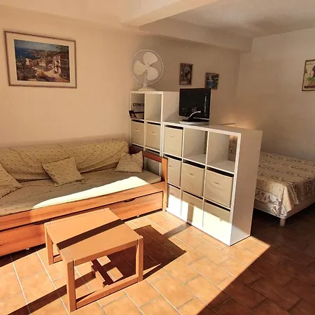 Apartment Avec Coin-nuit, Piscine, Terrasse Et Parking A Sainte-maxime, Proche Plages Et Commerces - Fr-1-780-74 *