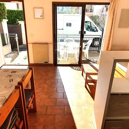 Apartment Avec Coin-nuit, Piscine, Terrasse Et Parking A Sainte-maxime, Proche Plages Et Commerces - Fr-1-780-74 Sainte-Maxime