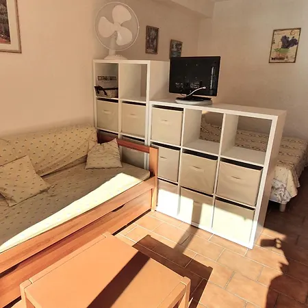 Apartment Avec Coin-nuit, Piscine, Terrasse Et Parking A Sainte-maxime, Proche Plages Et Commerces - Fr-1-780-74