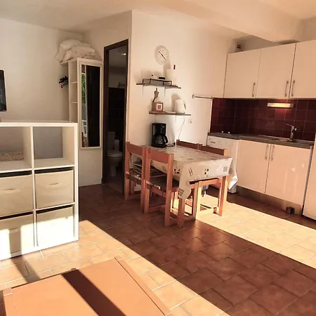 Avec Coin-nuit, Piscine, Terrasse Et Parking A Sainte-maxime, Proche Plages Et Commerces - Fr-1-780-74 Sainte-Maxime
