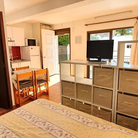 Avec Coin-nuit, Piscine, Terrasse Et Parking A Sainte-maxime, Proche Plages Et Commerces - Fr-1-780-74 Sainte-Maxime