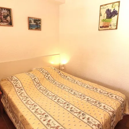 Avec Coin-nuit, Piscine, Terrasse Et Parking A Sainte-maxime, Proche Plages Et Commerces - Fr-1-780-74 Sainte-Maxime