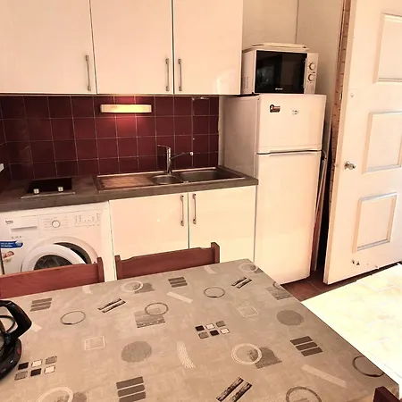 Apartment Avec Coin-nuit, Piscine, Terrasse Et Parking A Sainte-maxime, Proche Plages Et Commerces - Fr-1-780-74 Sainte-Maxime