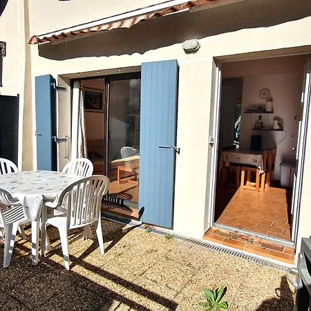 Avec Coin-nuit, Piscine, Terrasse Et Parking A Sainte-maxime, Proche Plages Et Commerces - Fr-1-780-74 *
